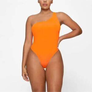 NWT SKIMS Orange One Shoulder Fits Everybody Thong Bodysuit • Size 4X/5X ⬇️